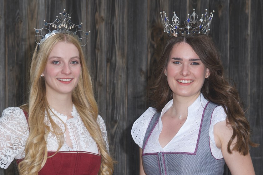 Milchprinzessin Verena Wagner (links) und Milchkönigin Elisabeth Heimerl. Foto: Verband der Milcherzeuger Bayern e.V., VMB