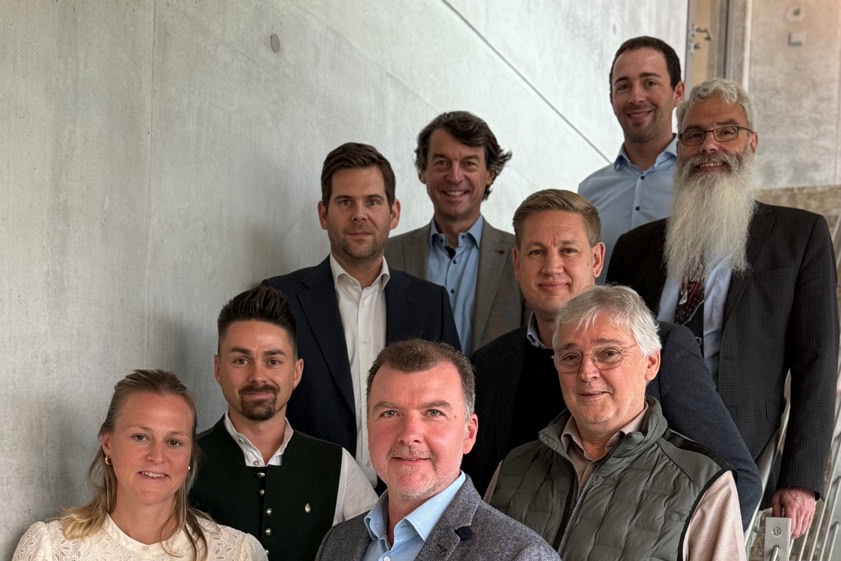 Der neue Vorstand des DHWV: Stephan Schinagl (BarthHaas-GmbH), Barbara Berger (BayWa-AG), Martin Biendl (Hallertauer Hopfen-Veredelungs-Gesellschaft-mbh), Fritz Briem junior (Lupex-GmbH), Florian Perschel (Simon H. Steiner, Hopfen, GmbH), Frank Braun (HVG Spalt), Thomas Kastner (BarthHaas-GmbH), Johannes Stampfl (HVG Hopfen-Verwertungs-Genossenschaft) sowie Korbinian Meier (DHWV-Geschäftsführer). Foto: DHWV